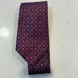 Joseph Abboud Mens silk dress tie standard length purple w/ gold stitch pattern